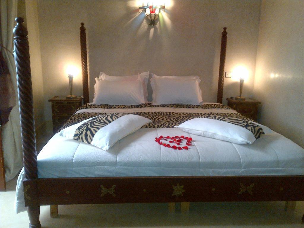 Zimmer mit Kingsize-Bett